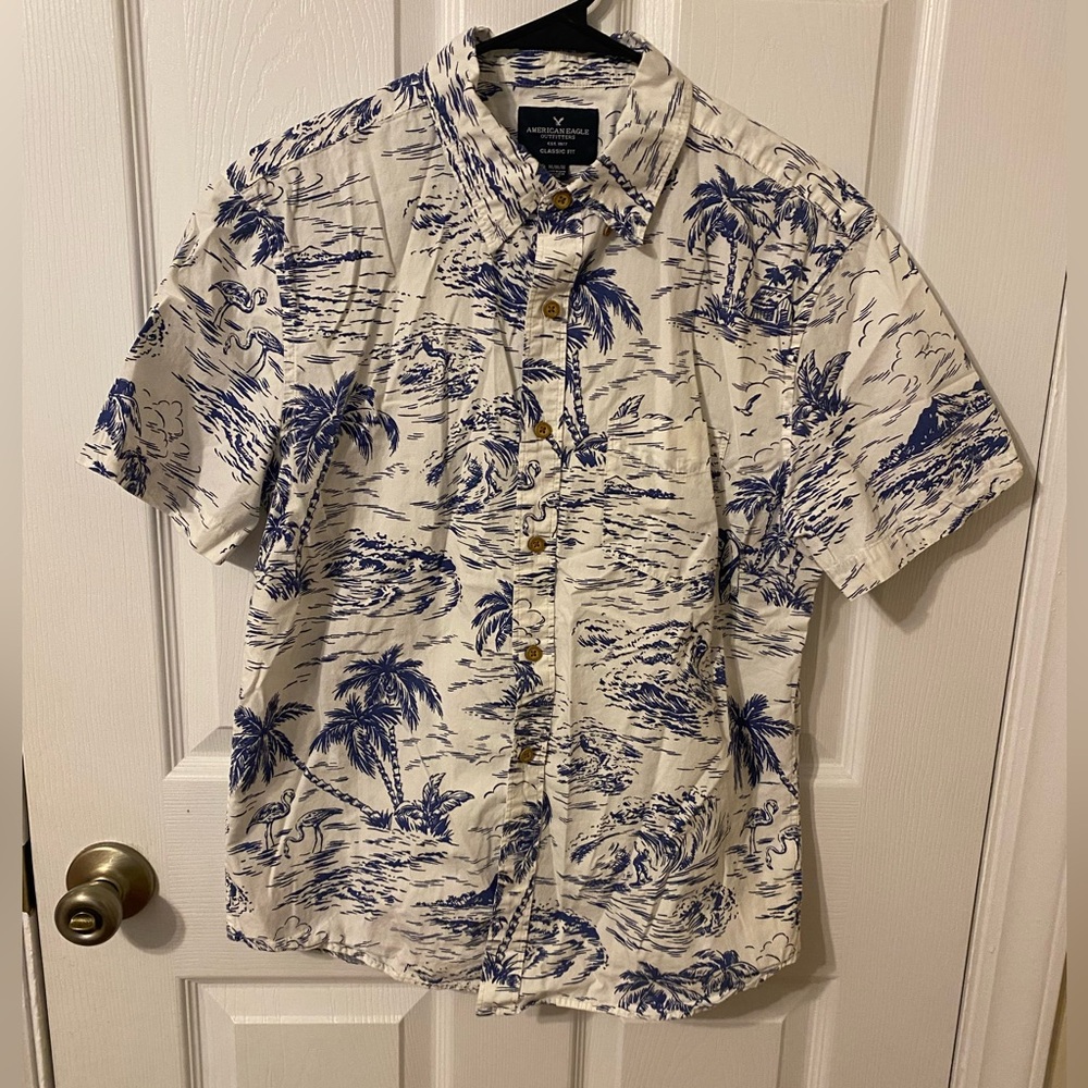 American Eagle Tropical Print Button Down Shirt- Men’s Medium